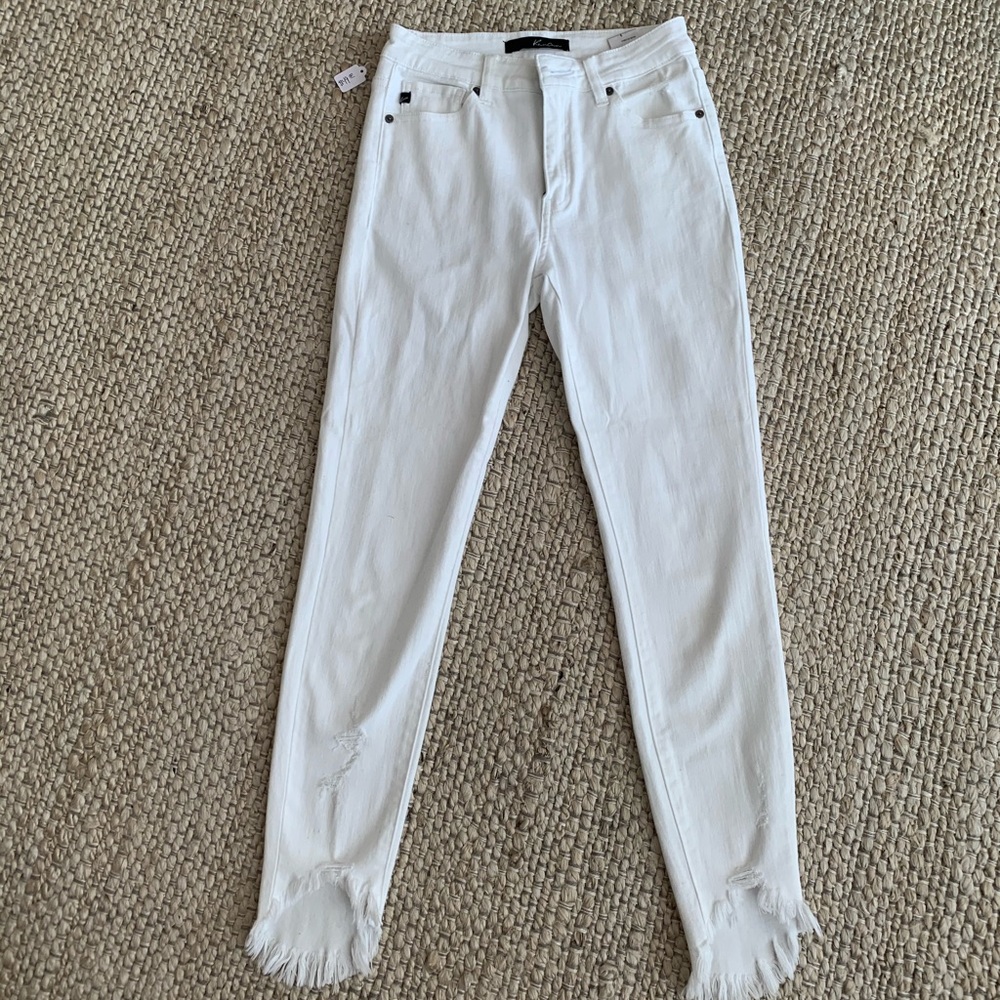 High wasted White denim jeans with frayed hem